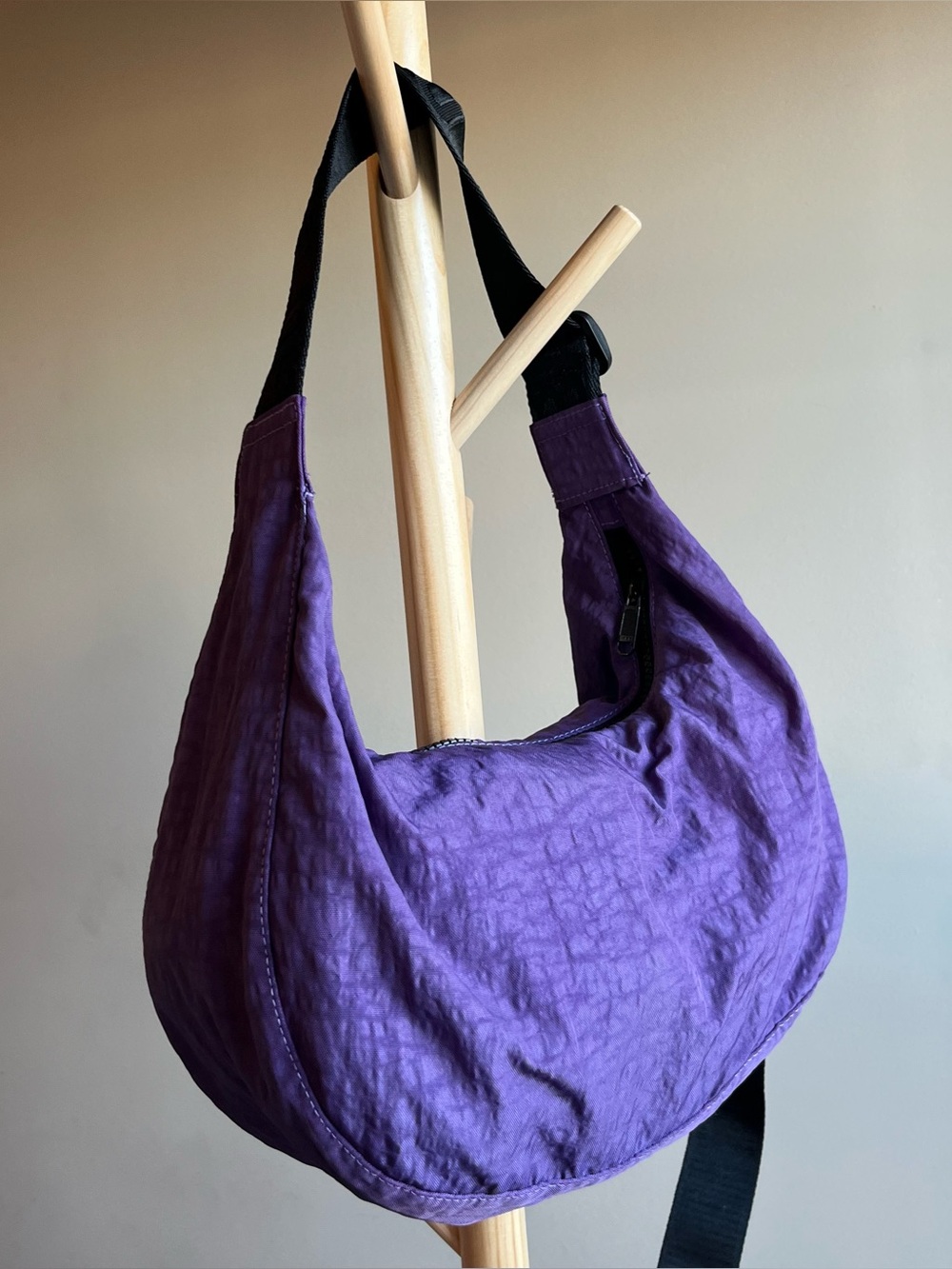 BAGGU Medium Grape Soda Crescent